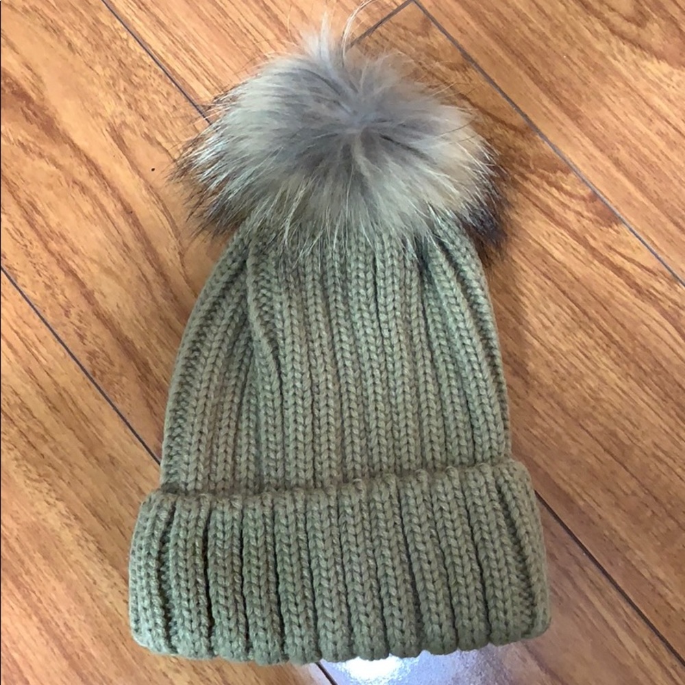Pom Pom fur hat